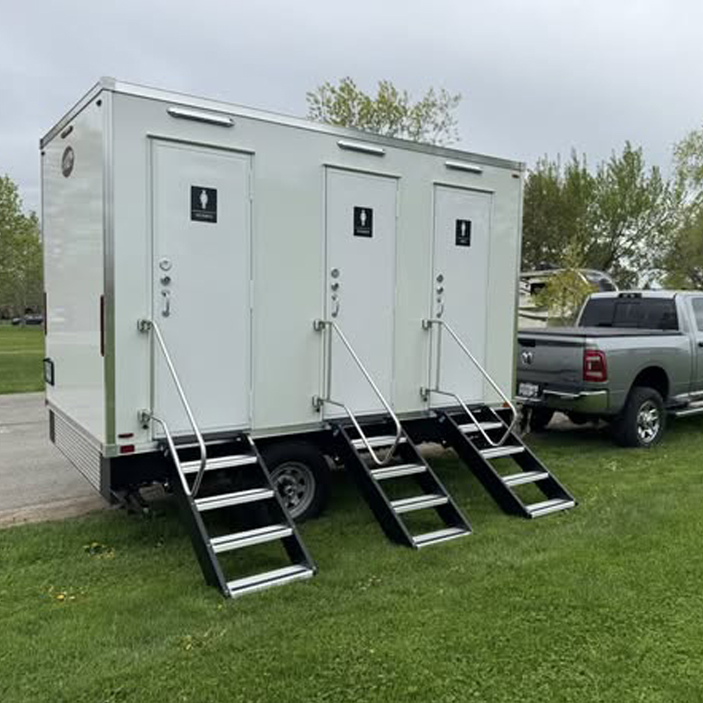 Mobile Toilet Trailer Luxury 3 - مراجعة Outdoor Camping Rental وسعره