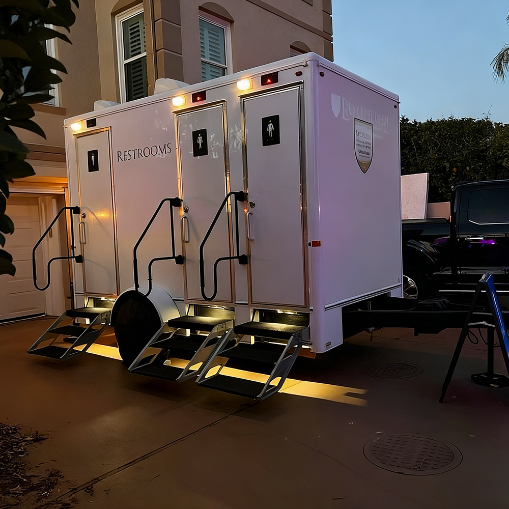 Mobile Toilet Trailer Luxury 3 - مراجعة Outdoor Camping Rental وسعره